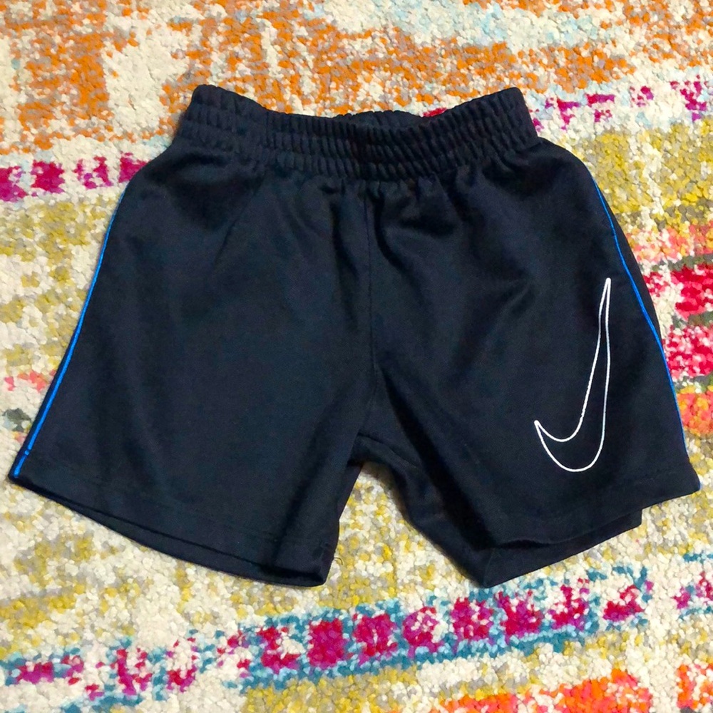🧜🏼‍♀️3 for $15 item!🧜🏼‍♀️ Nike shorts